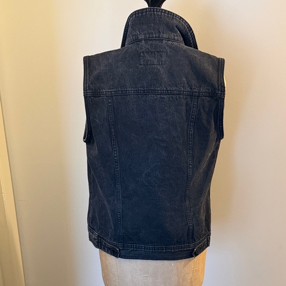 Universal Thread Black Denim Vest - Picture 3 of 9